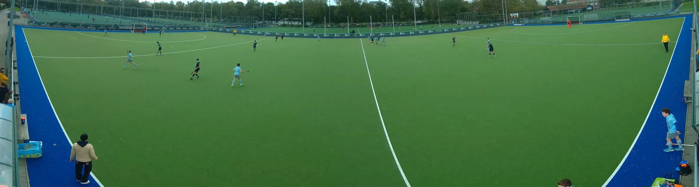 Panorama van een heel hockeyveld